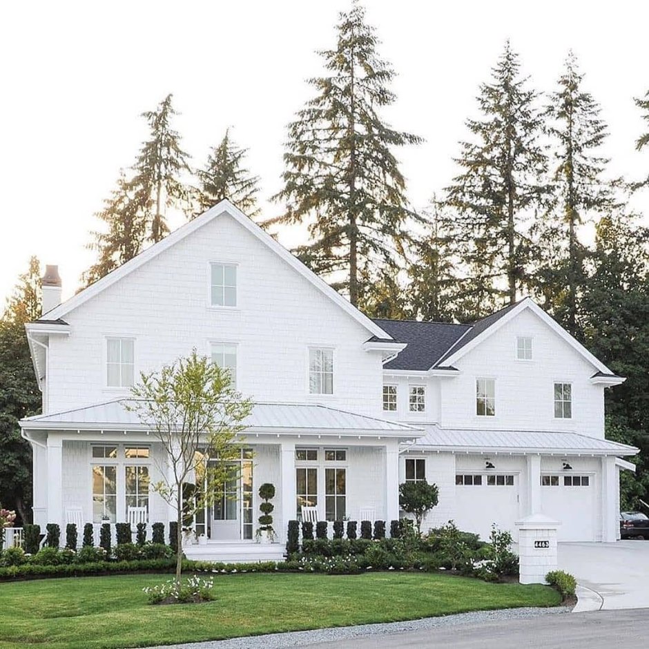 Фасад белый дом из клееного бруса