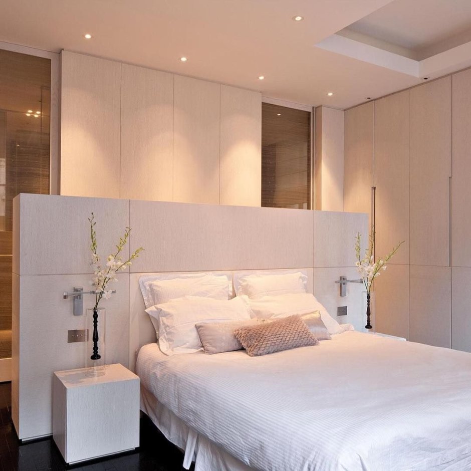 Стена из вагонки за кроватью