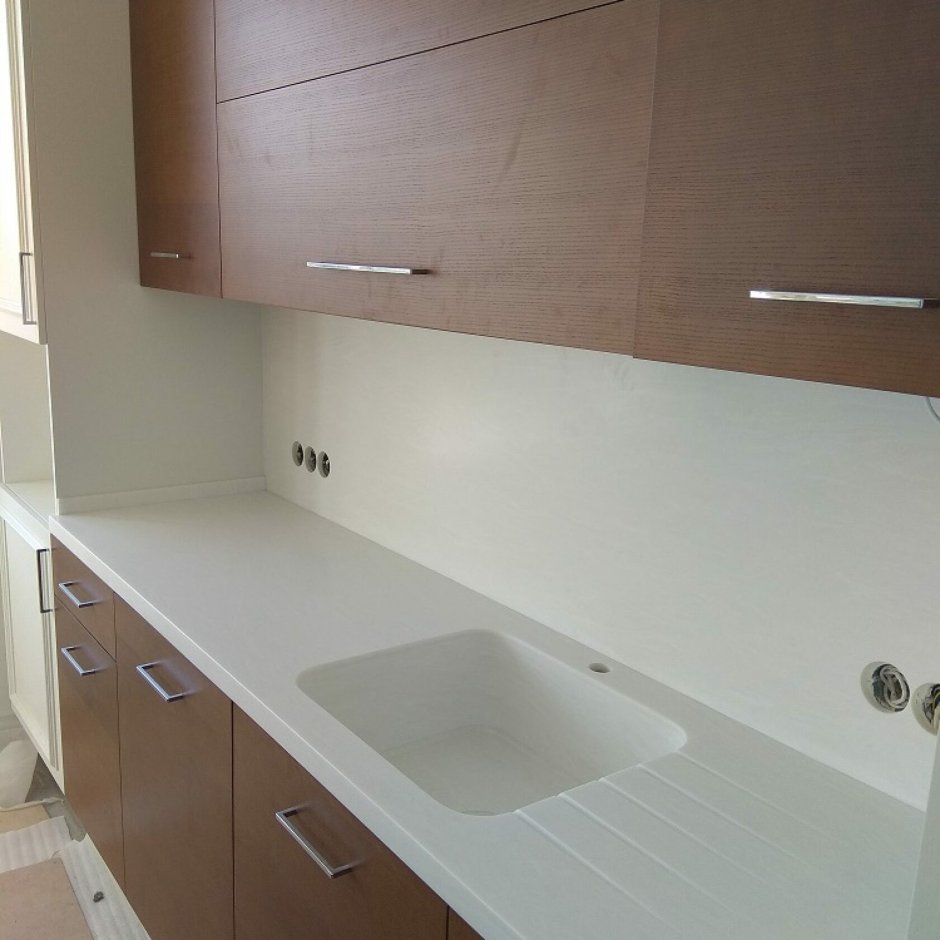 Столешница и фартук из акрилового камня