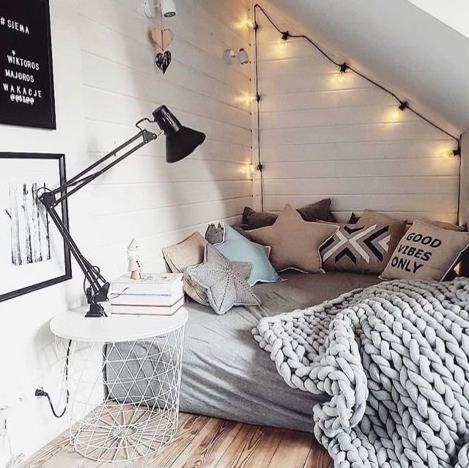 Уютный декор комнаты подростка