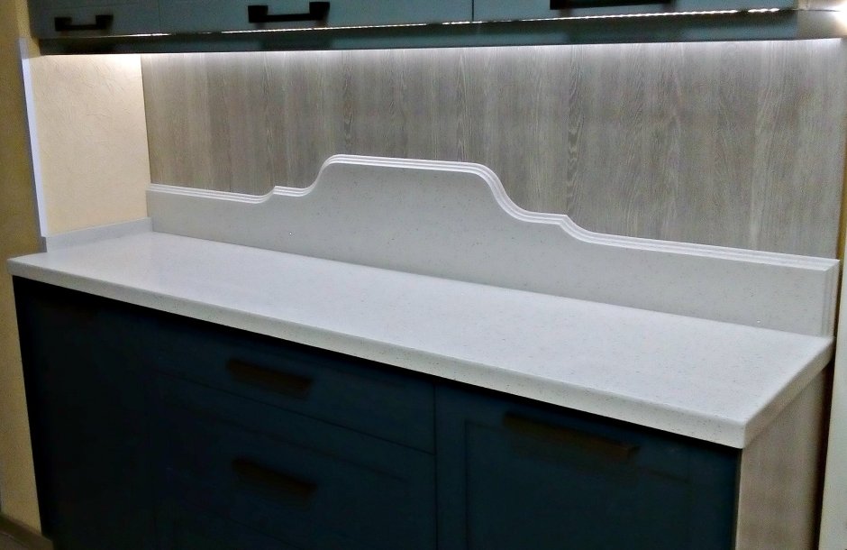 Фигурный фартук из искусственного камня