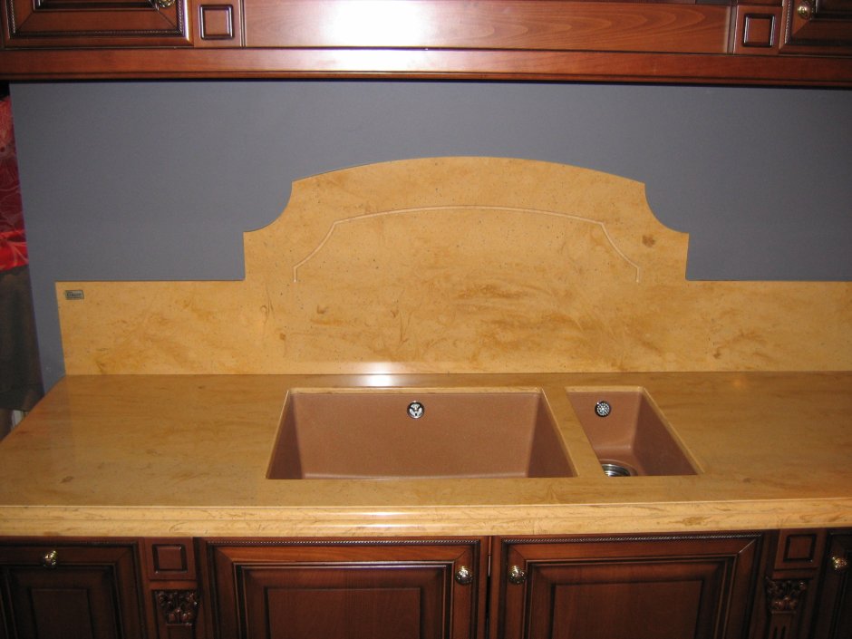 Фигурная стеновая панель из искусственного камня