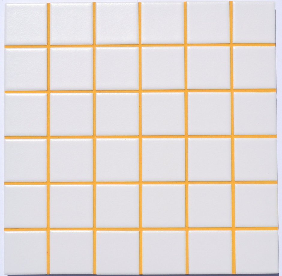 Белая плитка с желтой затиркой