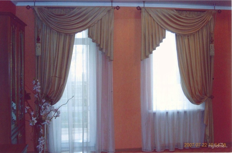 Шторы с ламбрекенами несколько окон