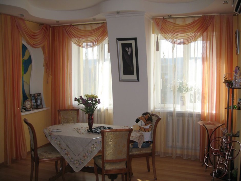 Шторы в кухню-гостиную на два окна