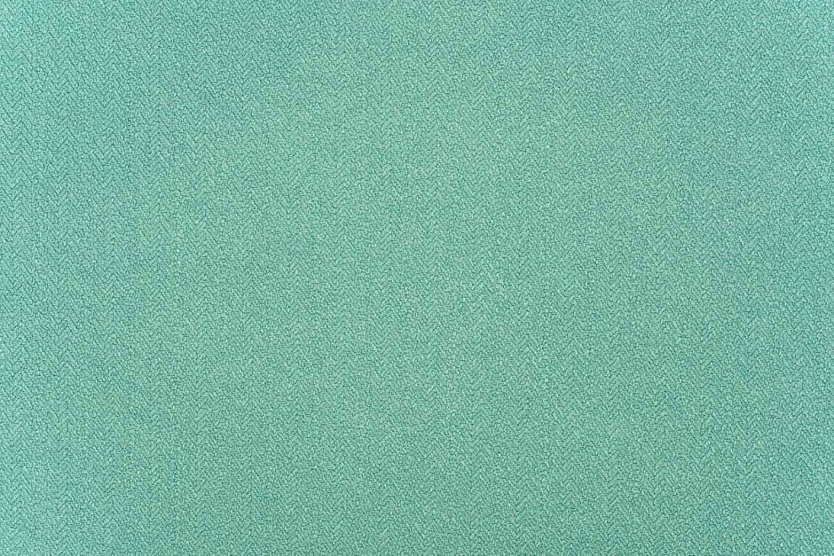 Бледно зеленый