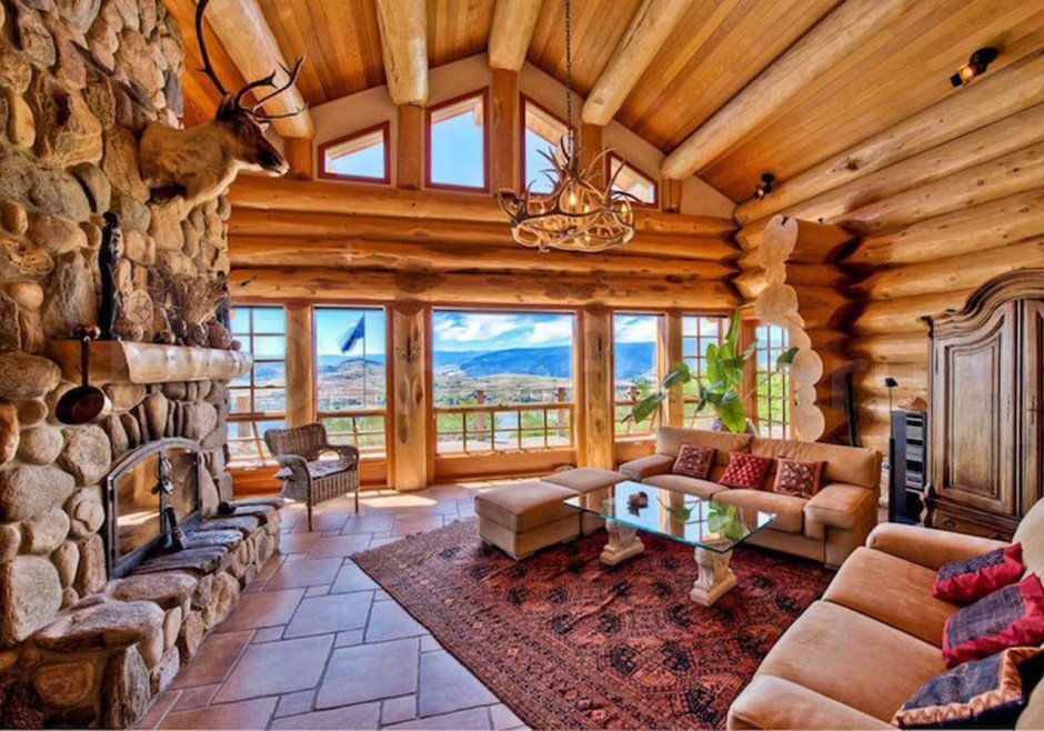 Деревянный дом внутри