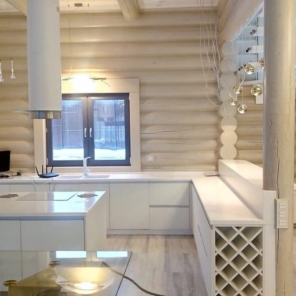 Бревенчатый дом в светлых тонах