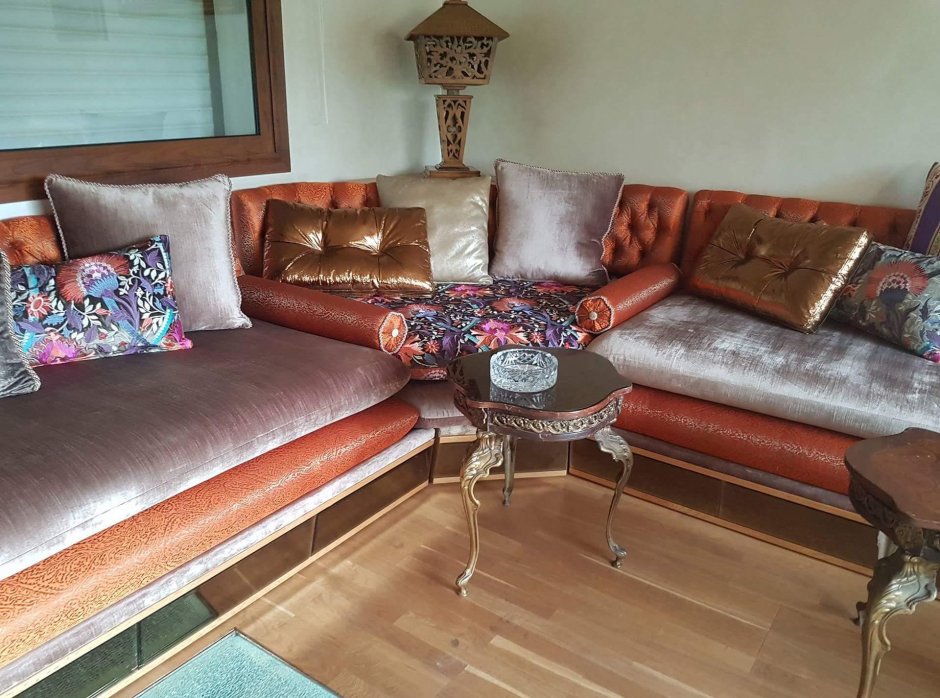 Диван в Восточном стиле