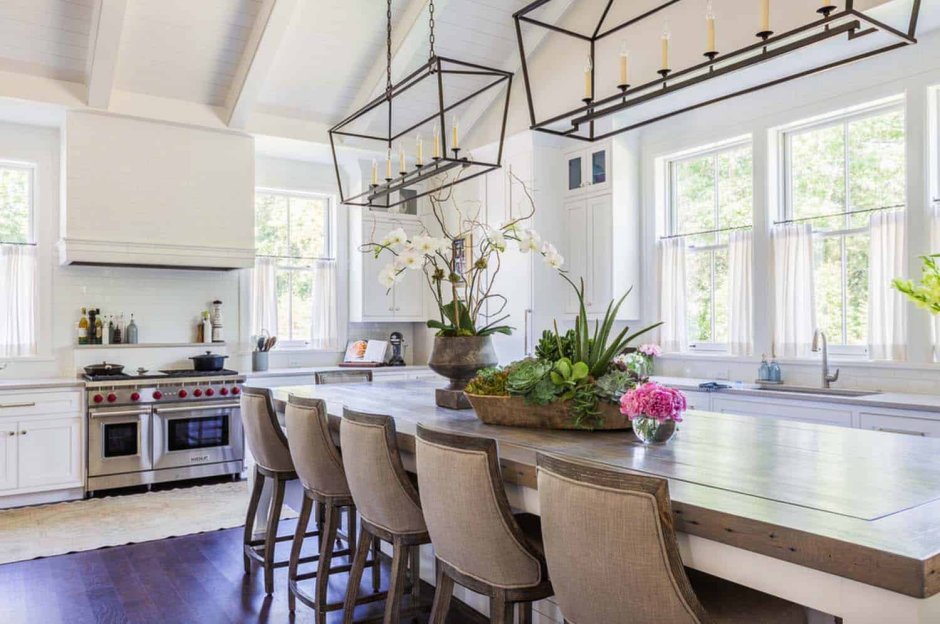 Кухонный остров с диванчиком