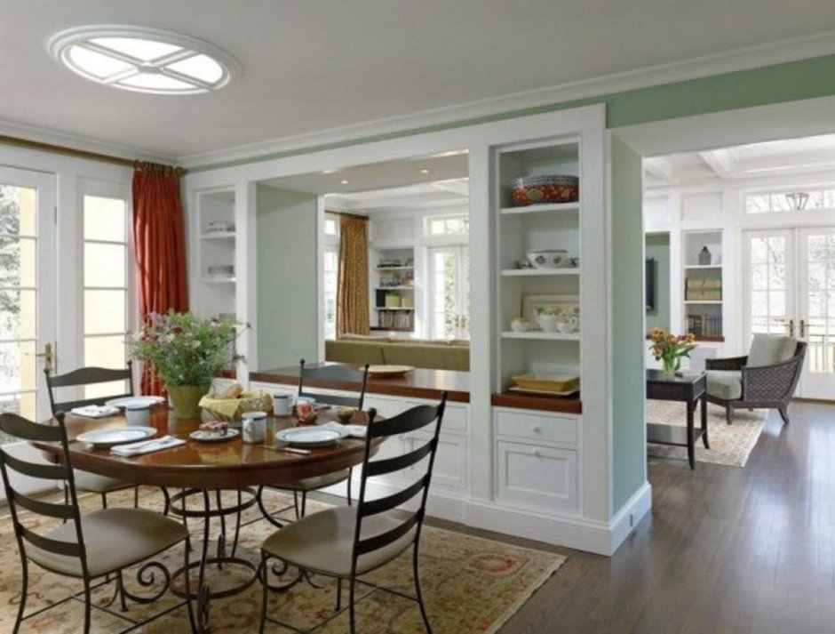 Белая кухня в деревенском стиле