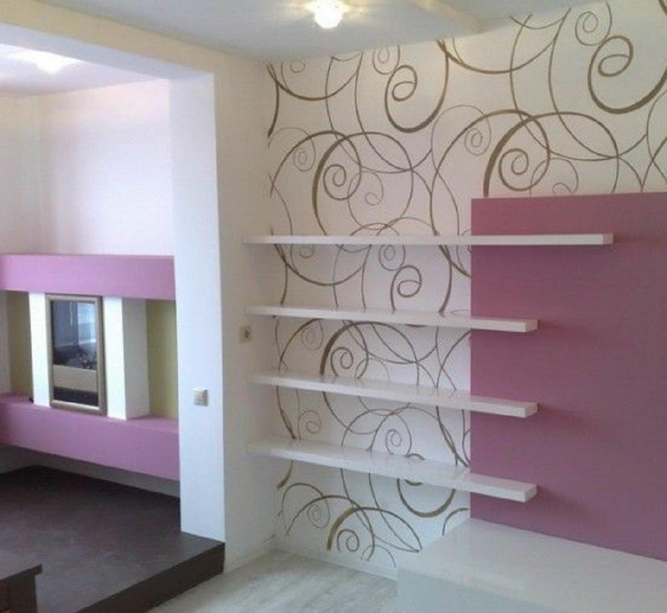 Стены в зале водоэмульсионной краской