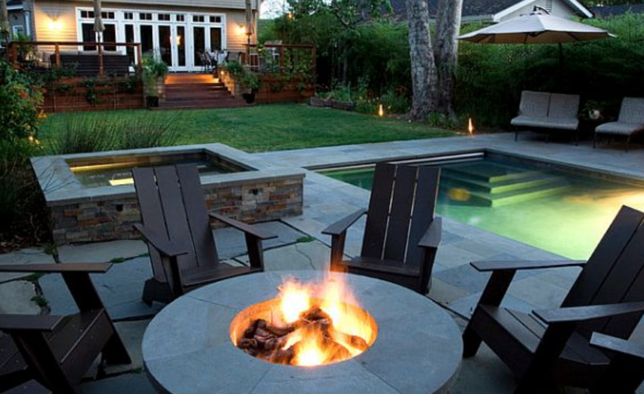 Патио с очагом и мангалом
