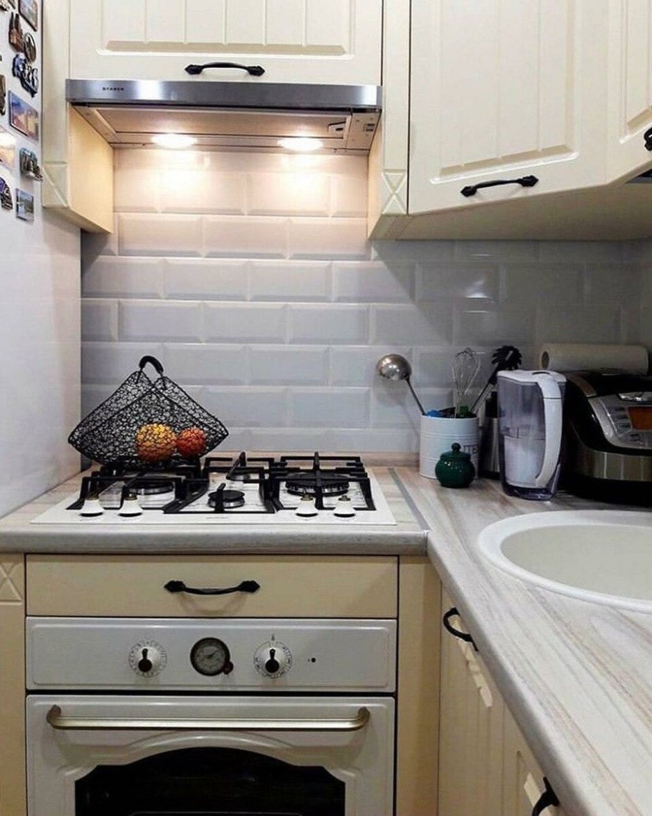 Маленькая кухня с газовой плитой
