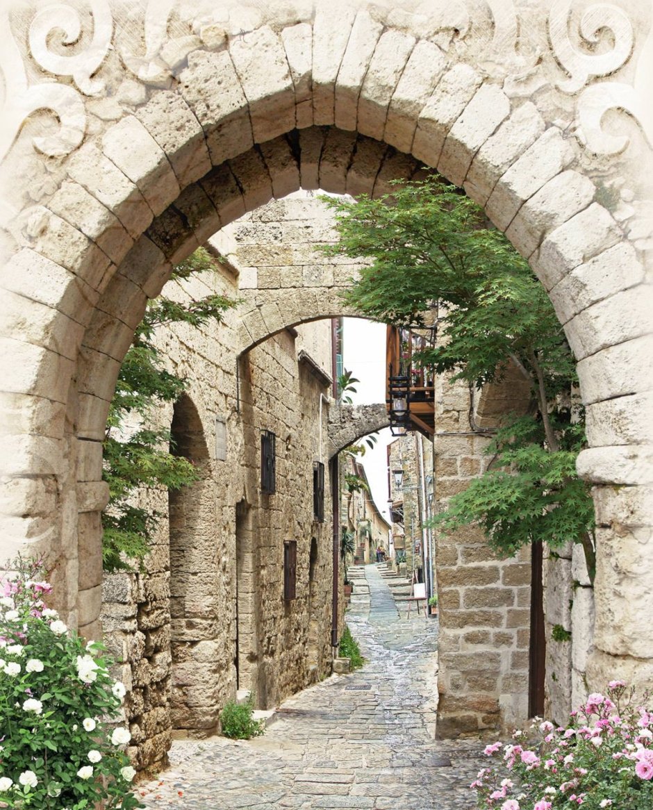 Каменная арка Рамбла