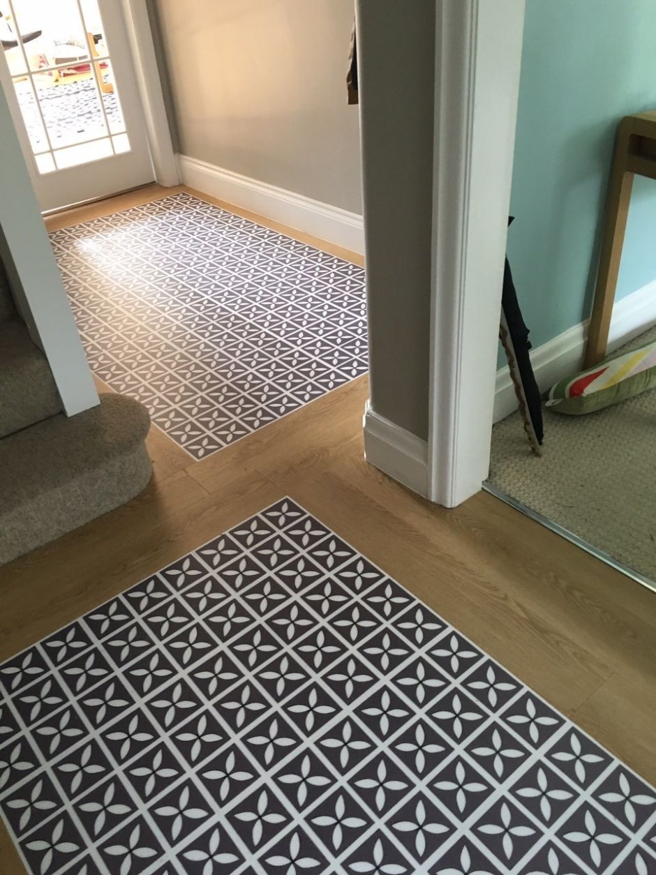 Плиточный ковер в прихожей