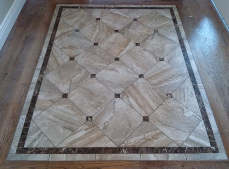 Ковер из плитки в прихожей