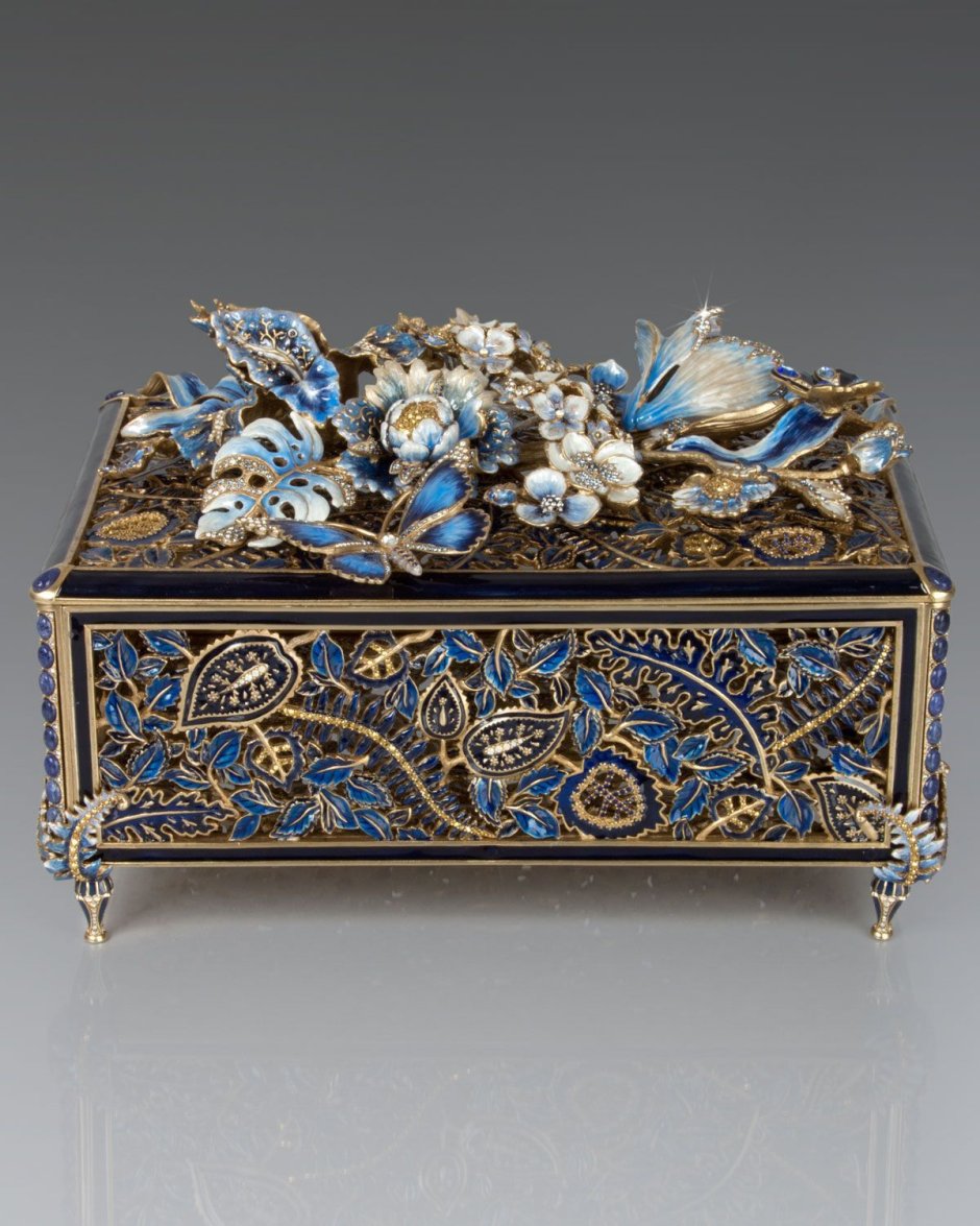 Красивая шкатулка для драгоценностей