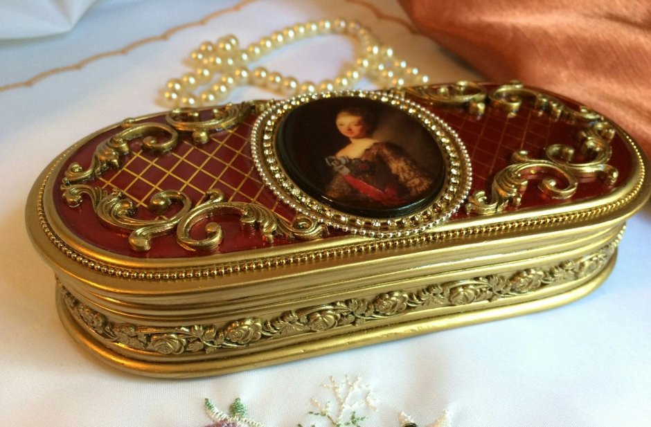 Белая шкатулка декупаж