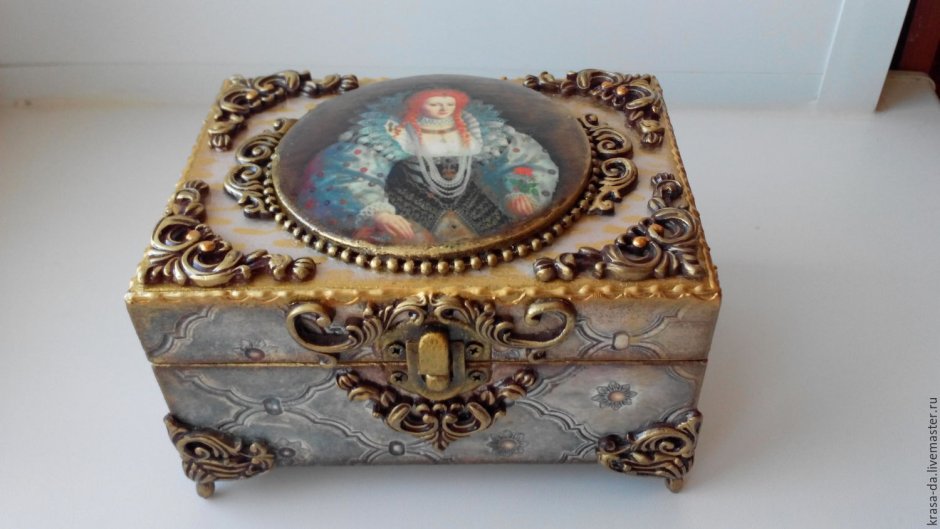 Шкатулка из потолочного плинтуса