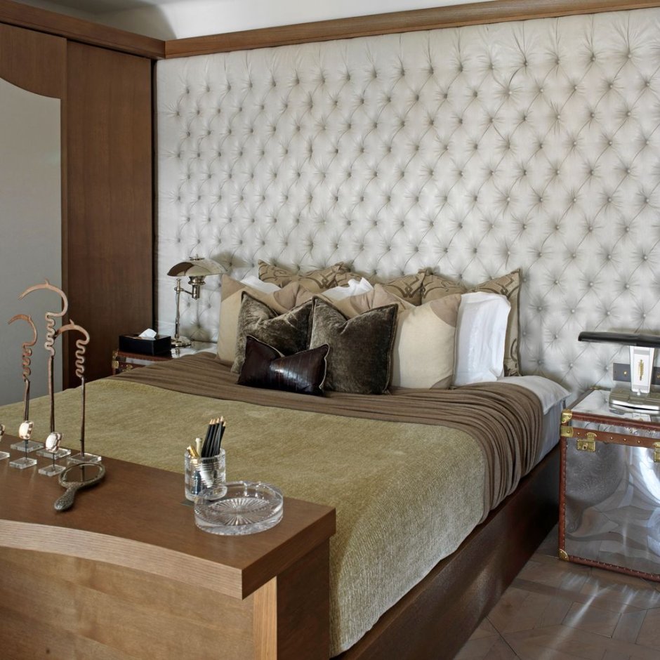 Кожаные панели для стен в интерьере спальни