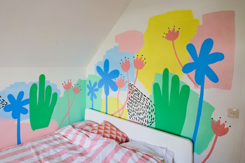 Рисунки на стенах в детском лагере