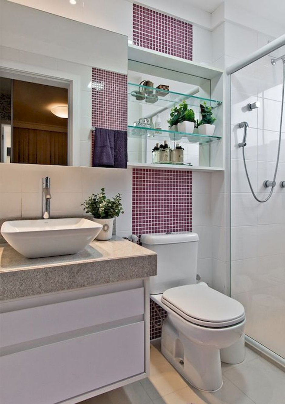 Уютная маленькая ванная