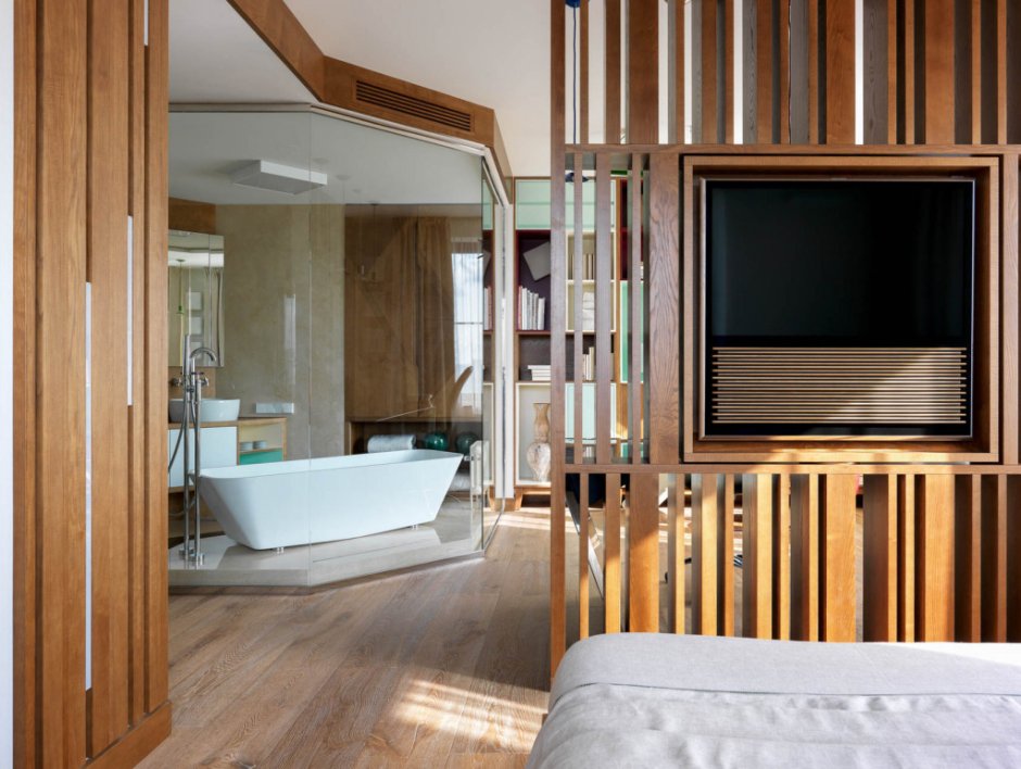 Телевизор на реечной перегородке