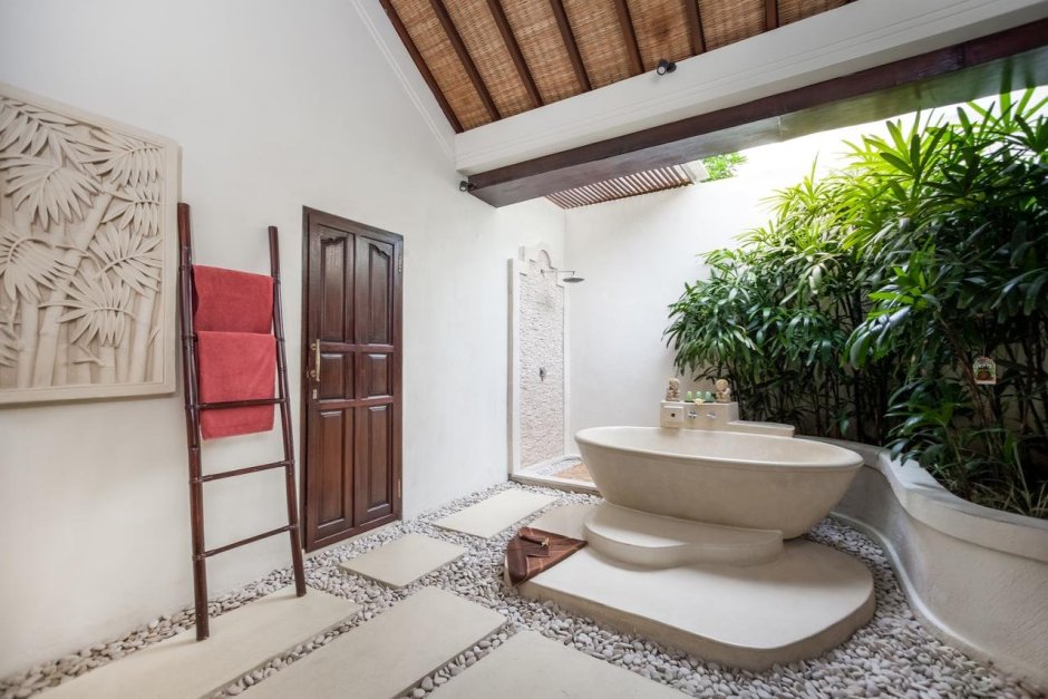 Туалет в балийском стиле