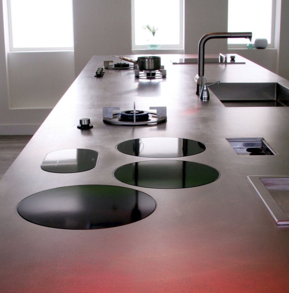 Плита интегрированная в столешницу