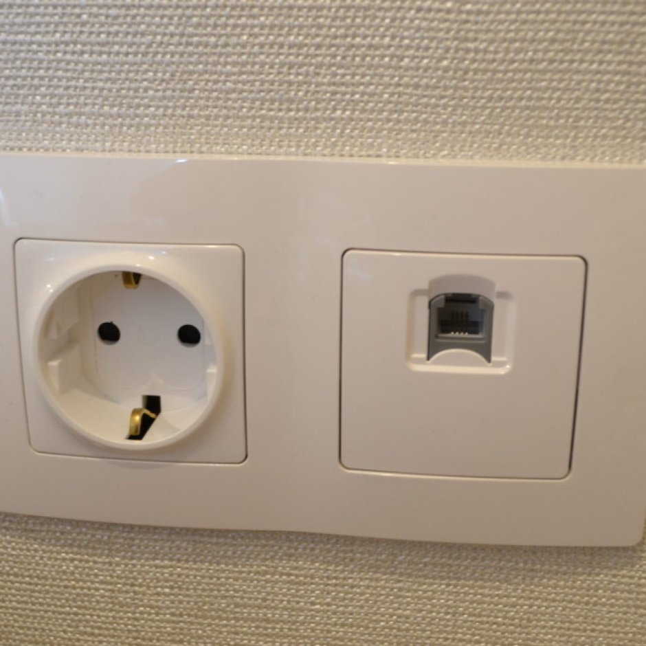 220в и двойная RJ 45 розетка