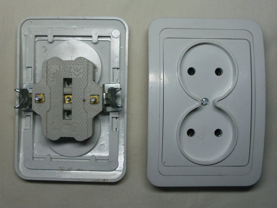 Розетка двойная внутренняя Лизард