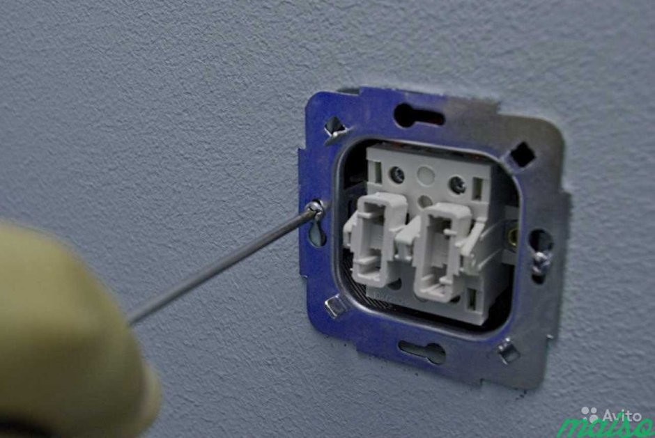 Разобрать выключатель света двухклавишный