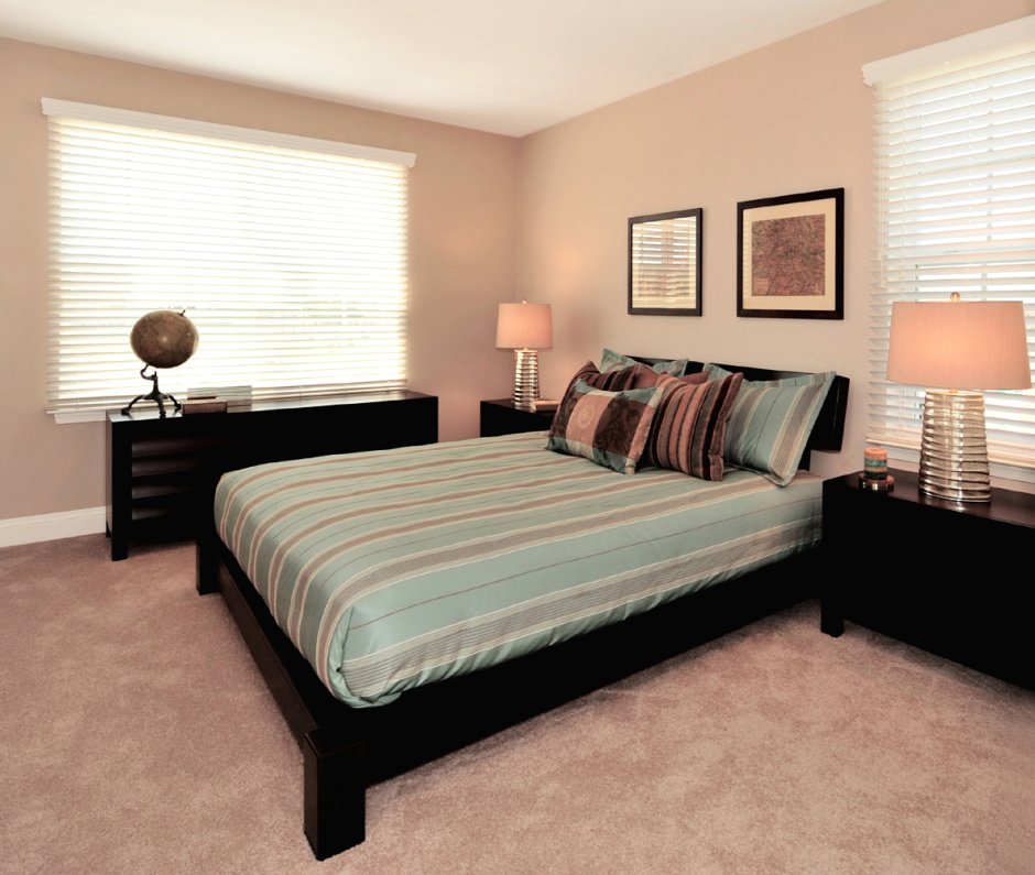 Сочетание цветов пола и стен в спальне