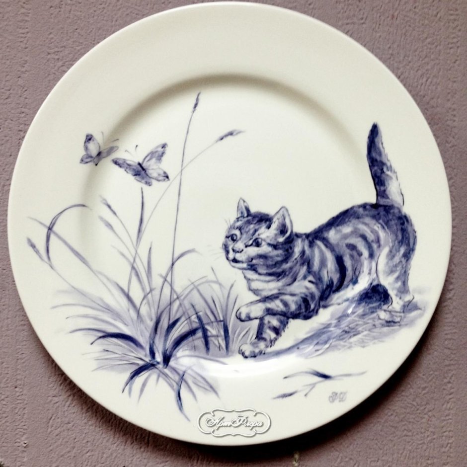 Фарфоровые тарелки кошки