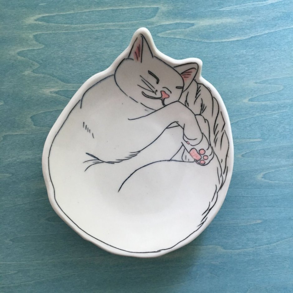 Тарелка с изображением кошки