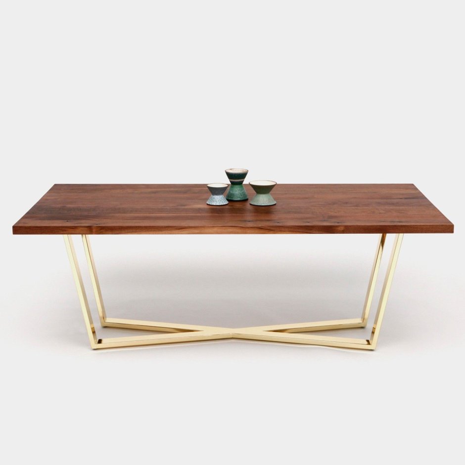 Обеденный стол с латунными ножками