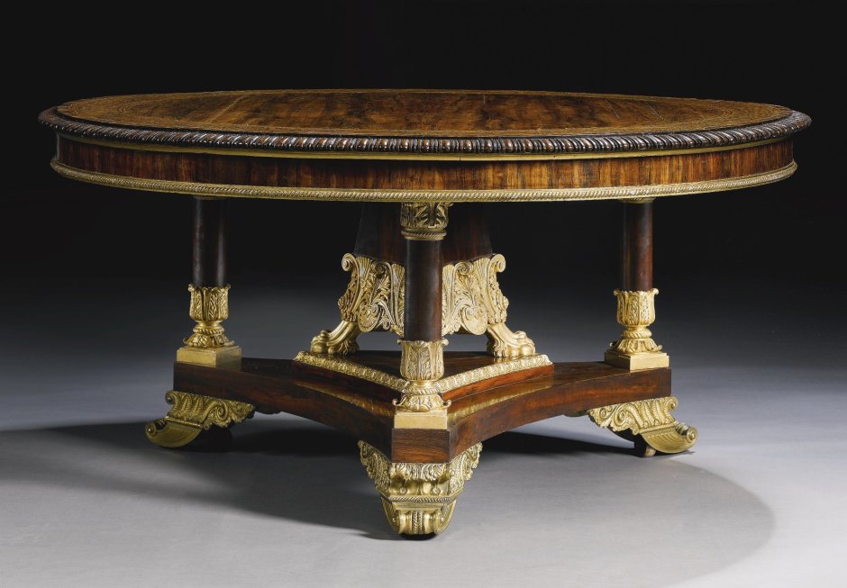 Круглый стол Луи с бронзой Антиквар