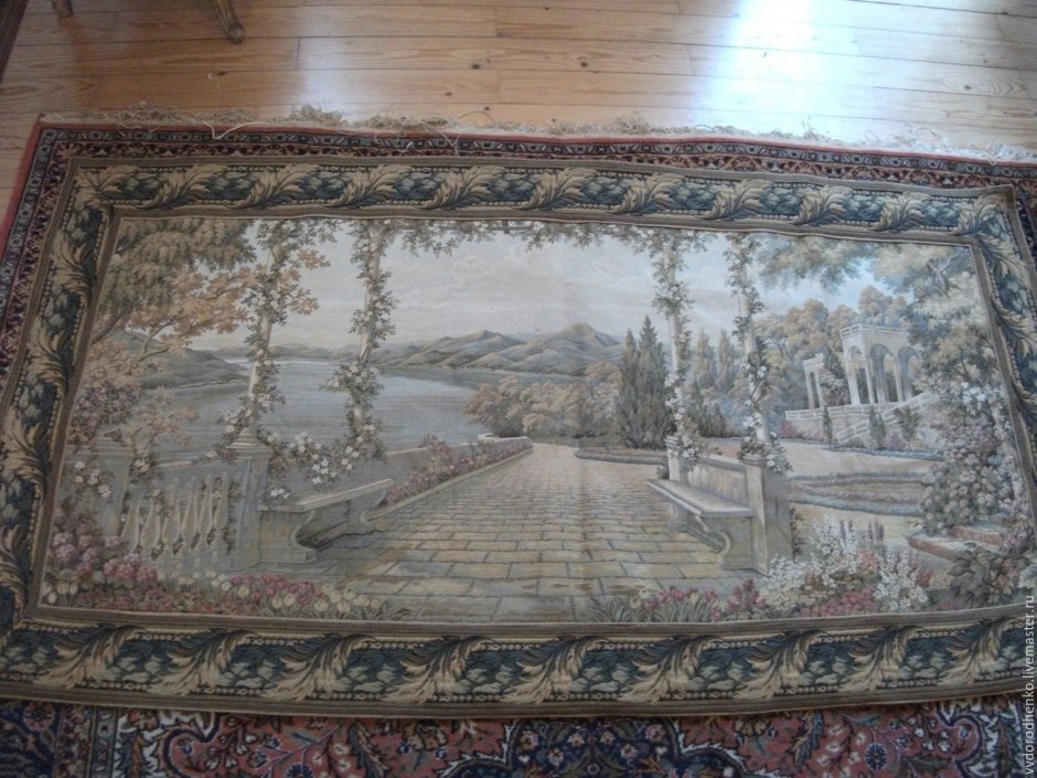 Старинный коврик на стену с лодкой