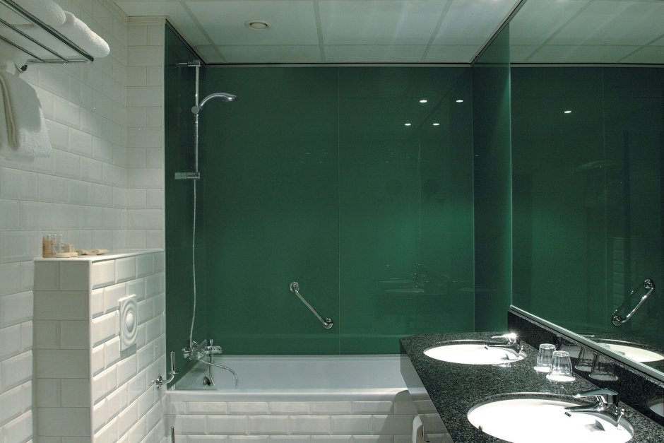Стеклянные панно для ванной