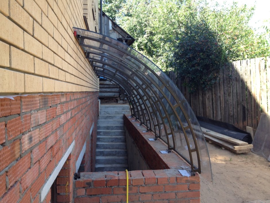 Уличные лестницы для цокольного этажа