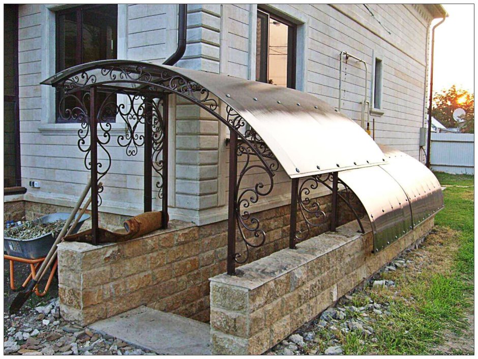 Навес для входа в подвал