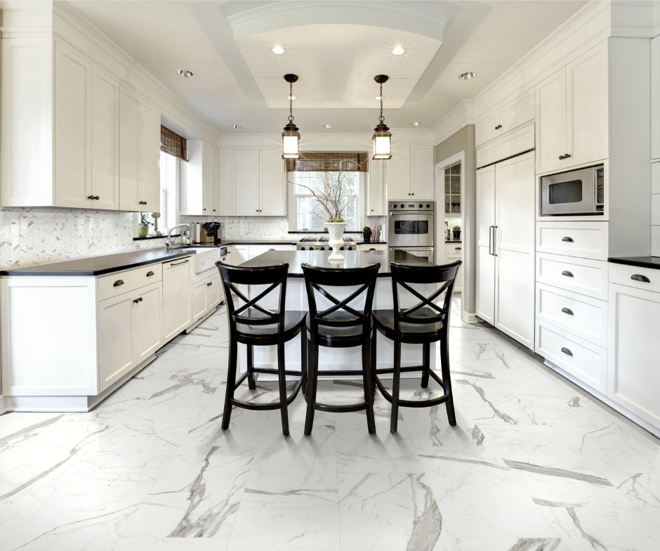 Кухня Неоклассика белая пол белый мрамор