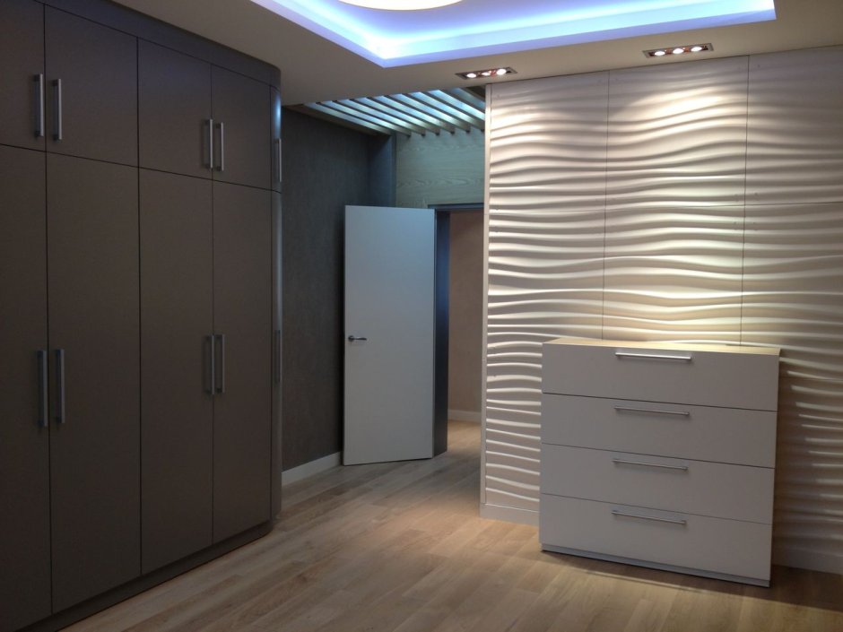 Коридор обделан панелями МДФ