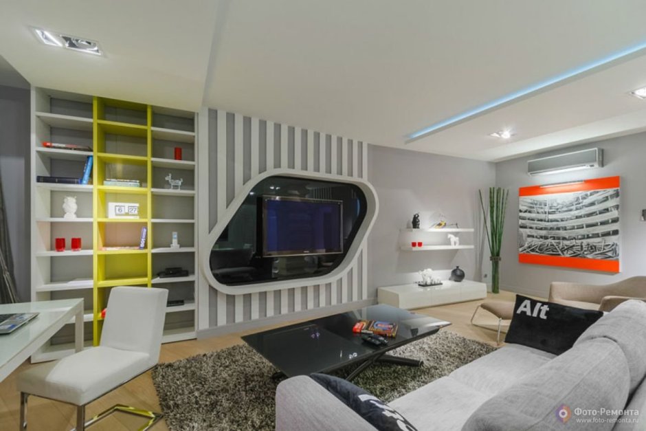 Телевизор в комнате подростка