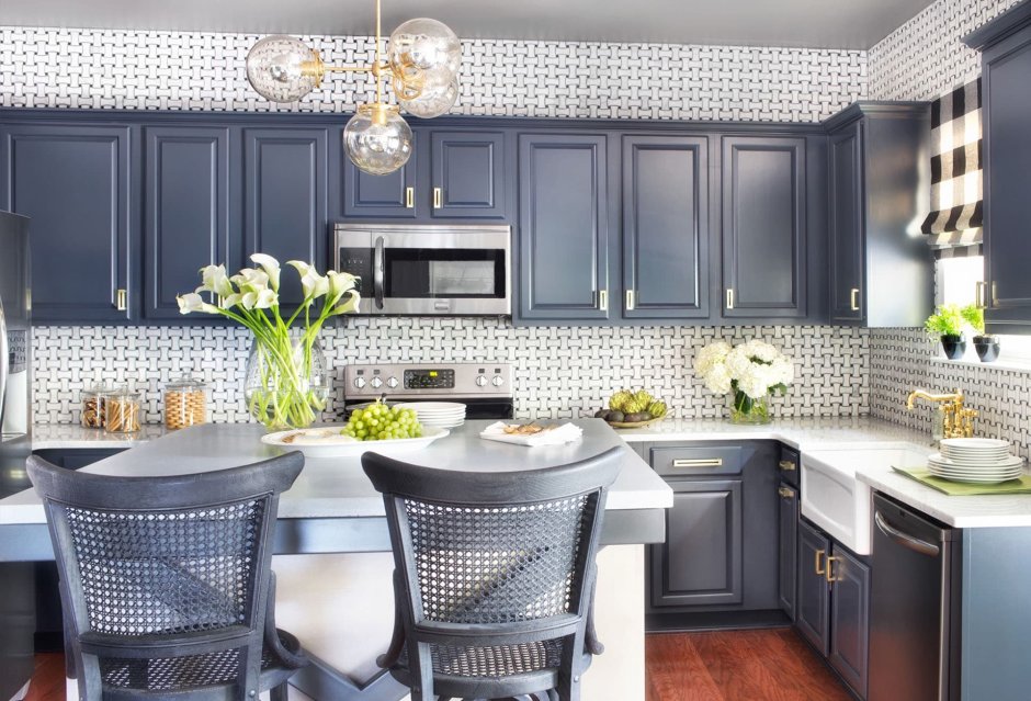 Синие шторы на кухне