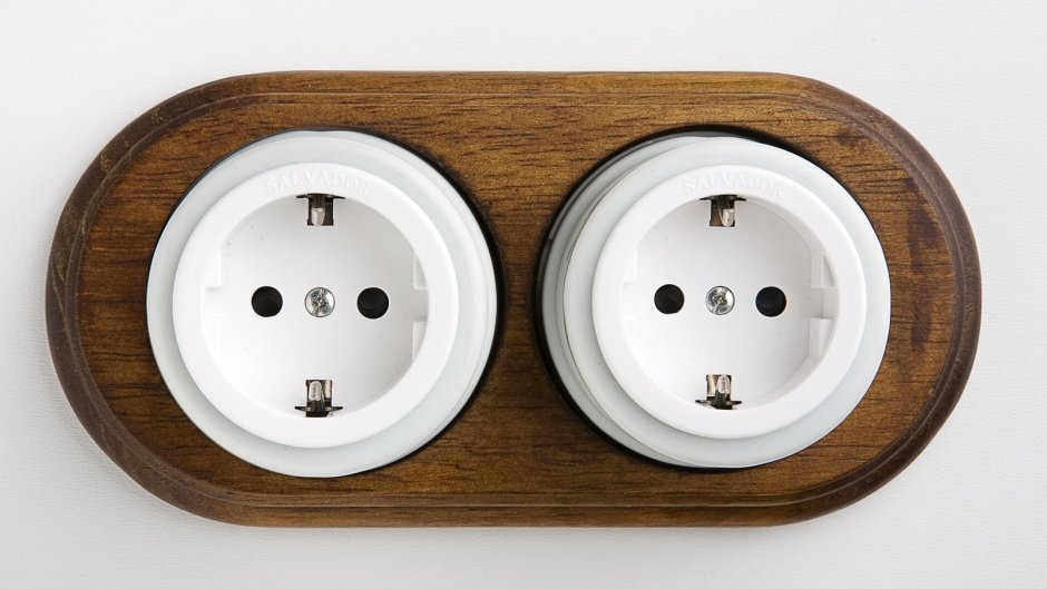 Розетка 2-м РЕТРОБЕЛ. Bironi