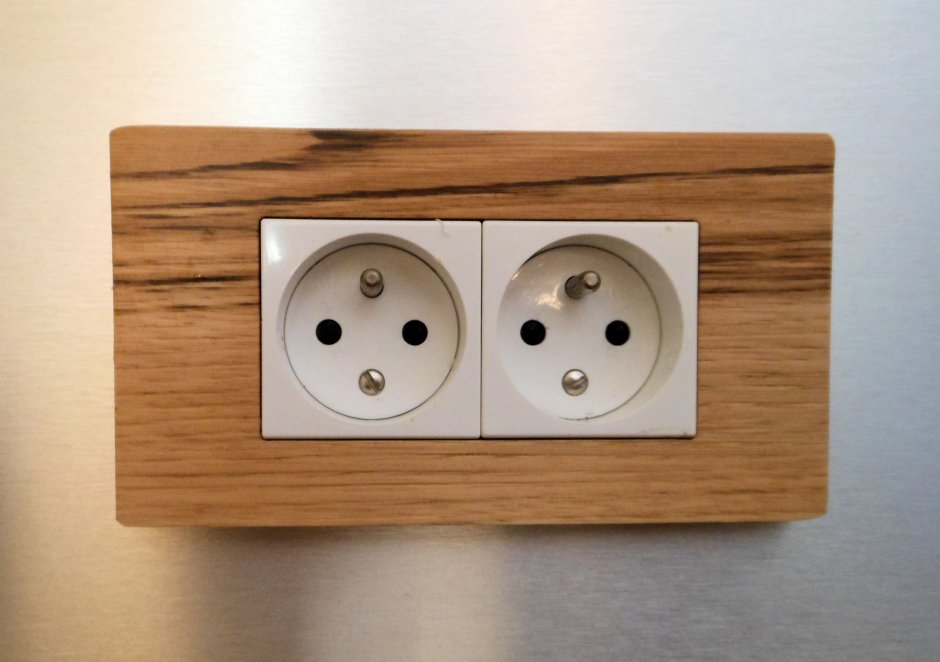 Розетки и выключатели