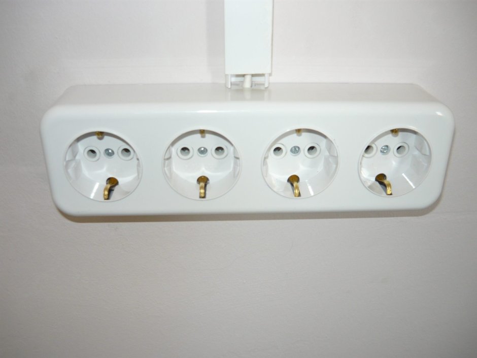 Розетки накладные Legrand пятерные