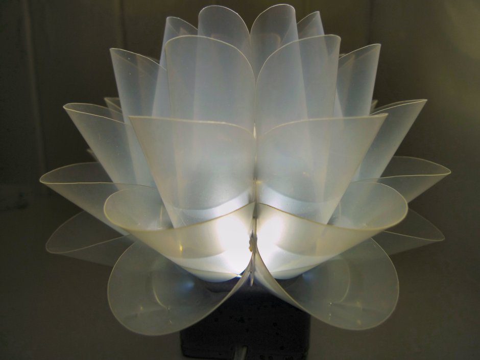 Люстра светодиодная лепестковая